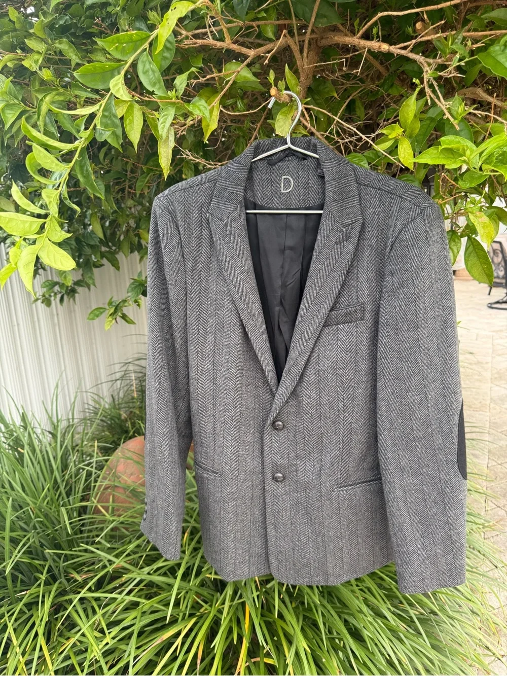 Delicious Men's Gray Herringbone Sport Coat